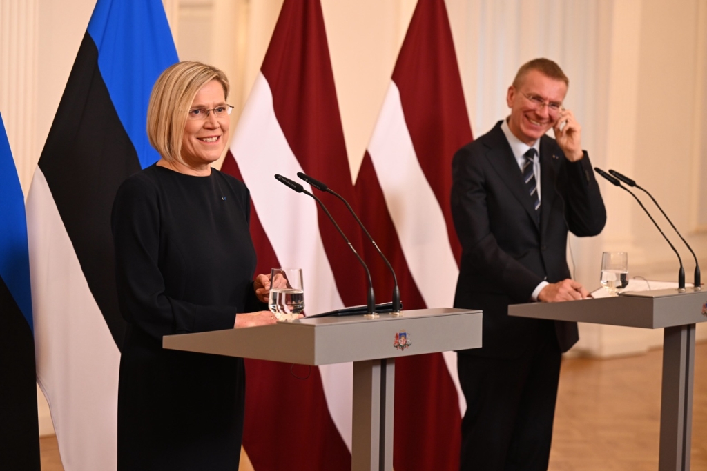 Vabariigi President Ülle Madise kohtus oma ametiaja esimesel välisvisiidil Läti presidendi Edgars Rinkēvičsiga. 