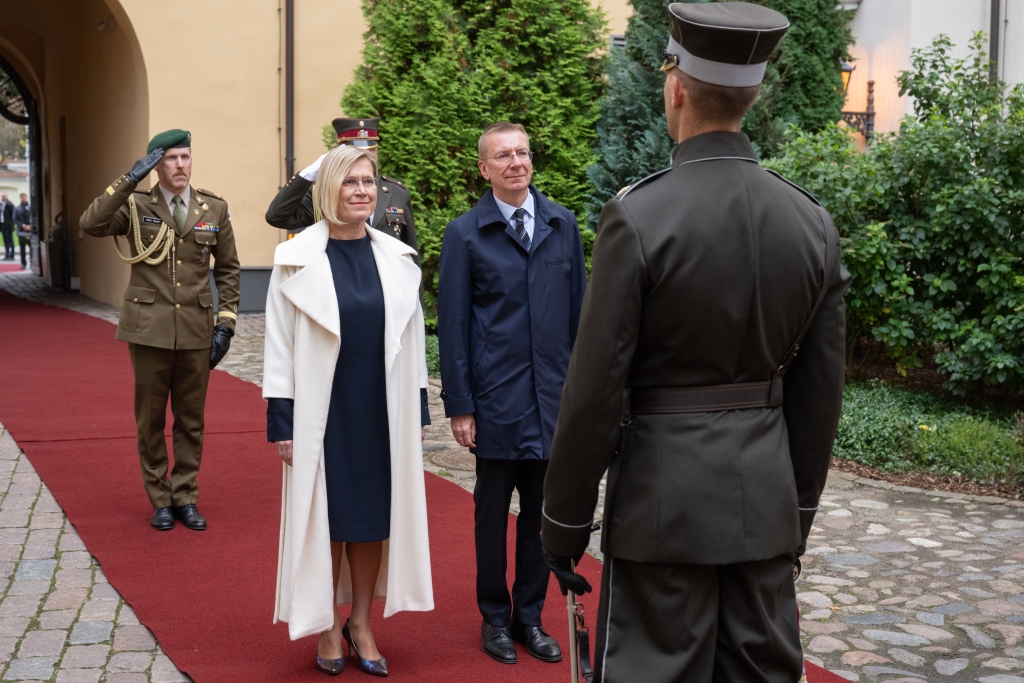 Vabariigi President Ülle Madise kohtus oma ametiaja esimesel välisvisiidil Läti presidendi Edgars Rinkēvičsiga. 