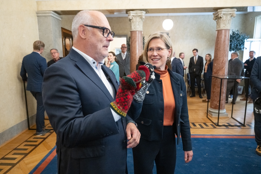 President Alar Karise portree maalis kunstnik Tõnis Saadoja 