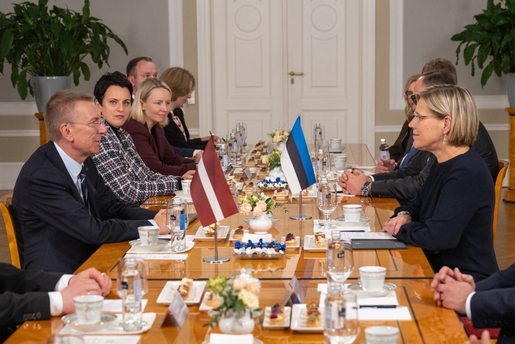 Vabariigi President Ülle Madise kohtus oma ametiaja esimesel välisvisiidil Läti presidendi Edgars Rinkēvičsiga. 