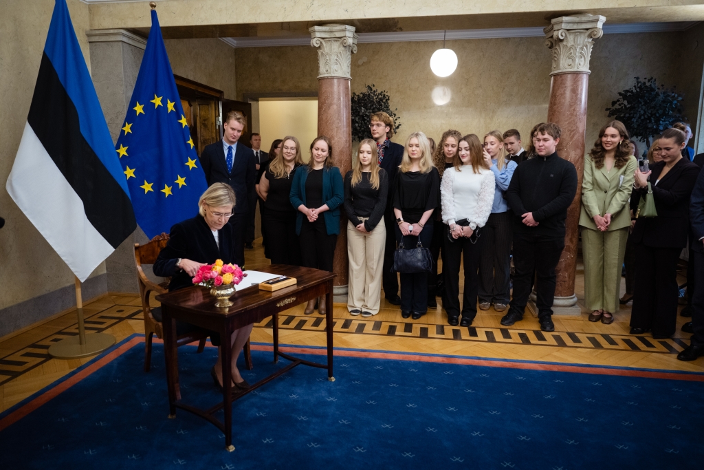Vabariigi President Ülle Madise kuulutas oma ametiaja esimese seadusena välja Euroopa Parlamendi valimise seaduse muutmise seaduse