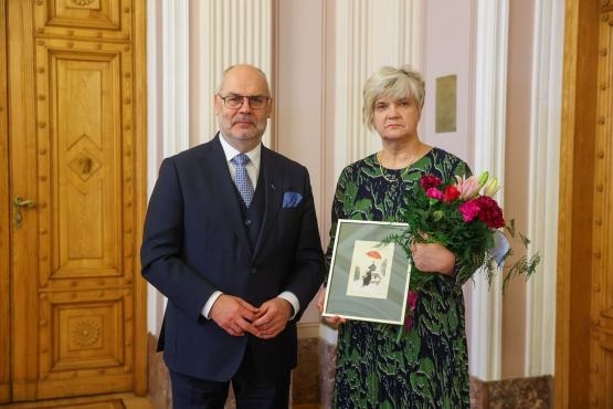 Aasta%20kirjandus%C3%B5petaja.jpeg?itok=4uQN-UlS