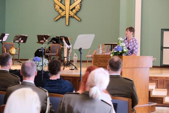 Kaljulaid_Kaitsevae-Akadeemia.jpg?itok=FxDeL23n