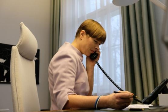 Kaljulaid_telefonivestlus.jpg?itok=cxTEU9Lx