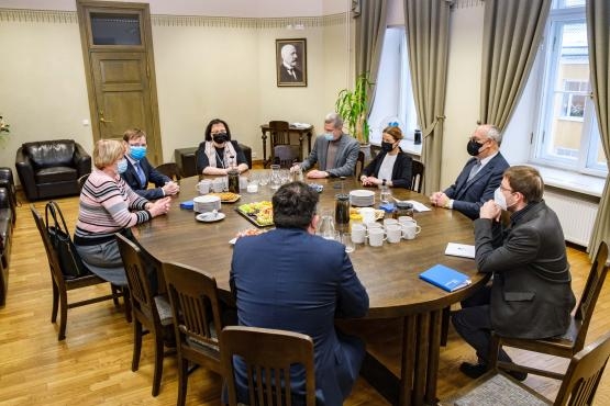 Tartu%20koolide%20juhtidega.jpg?itok=kVgVbf7K